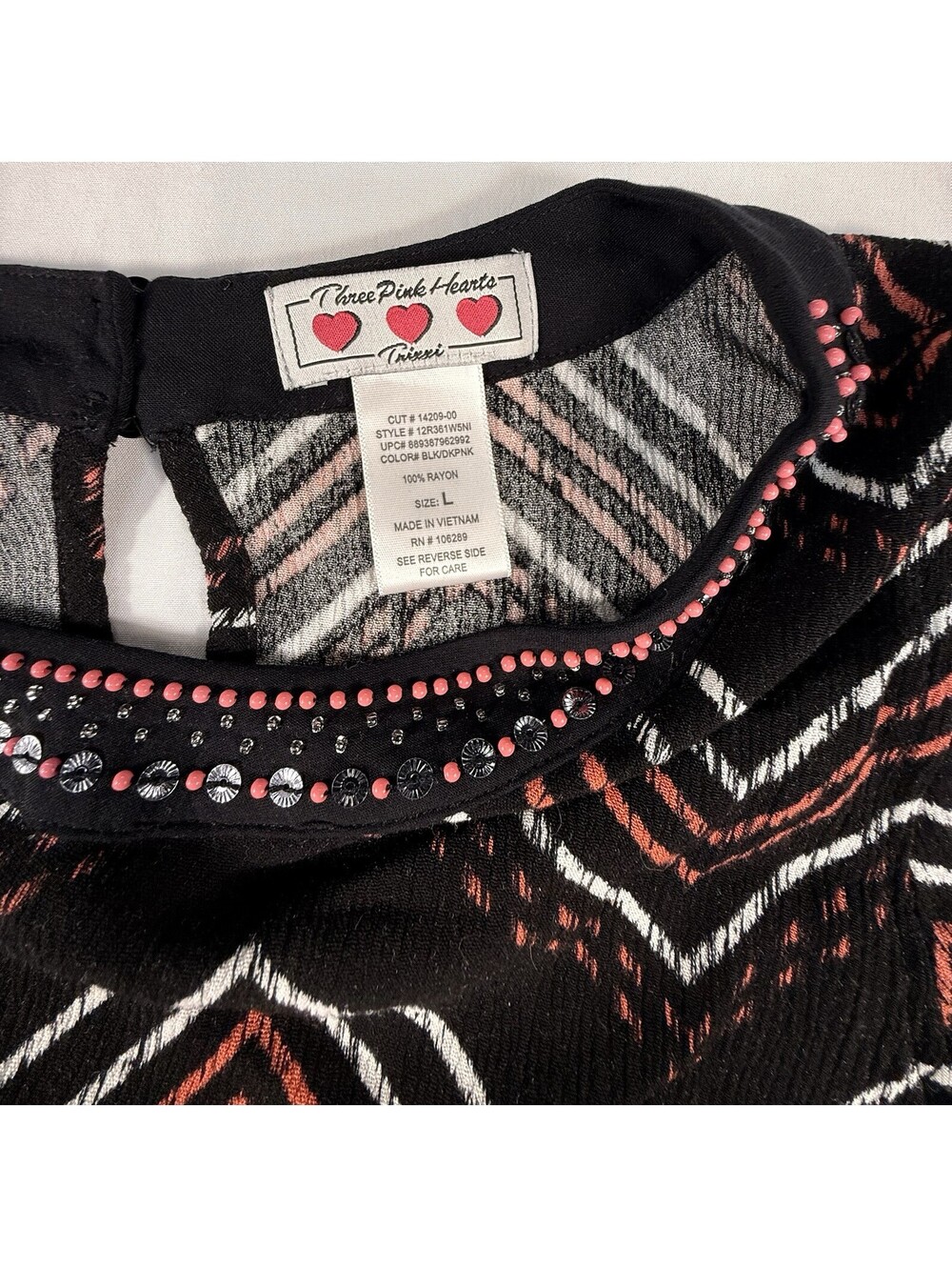 3 Pink Hearts Trixxi Womens Top Striped Black Short Sleeve Lrg Embellish Necklin